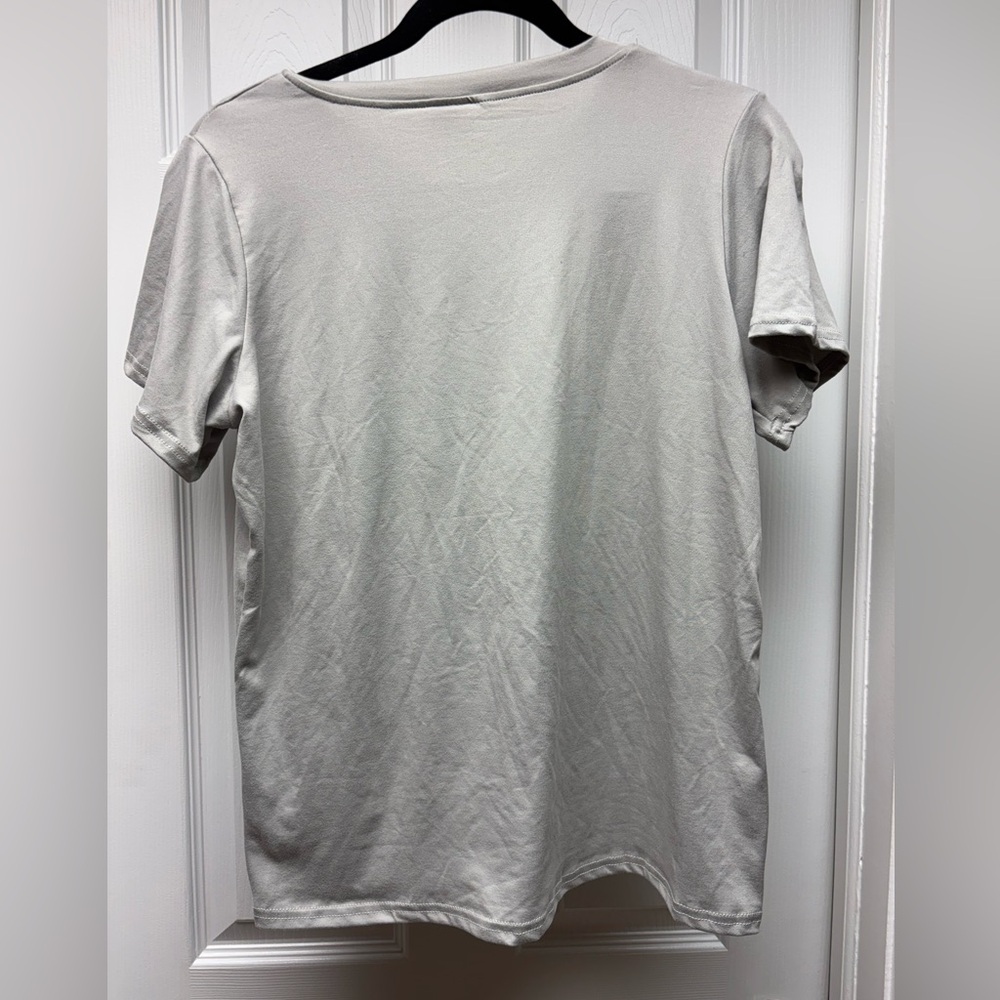 Real Essentials Gray V-Neck Pocket Tee Shirt Women’s Small - Picture 5 of 5